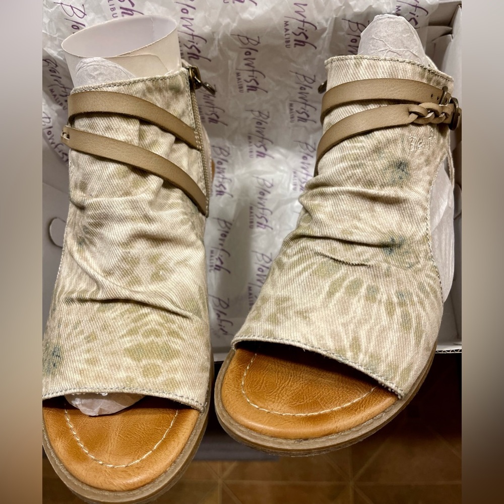 Blowfish Canvas Malibu Blumoon Sandal, Tie-die Nat Twill Lt Taupe, 7.5M.